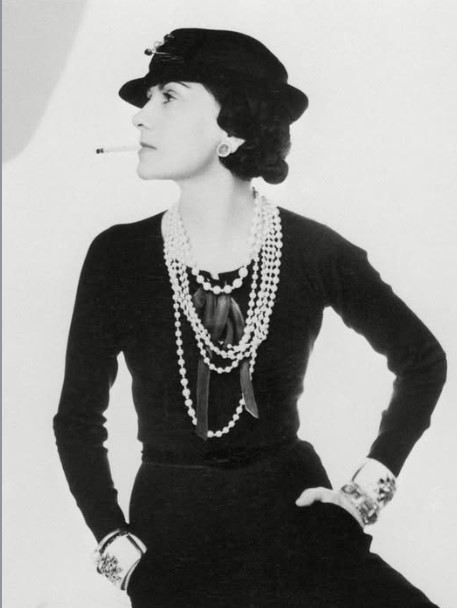 Coco Chanel – ikona mody i miłośniczka kamelii